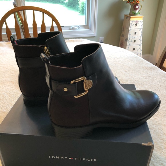 Tommy Hilfiger Dark Brown Faux Leather/Suede - Picture 8 of 8